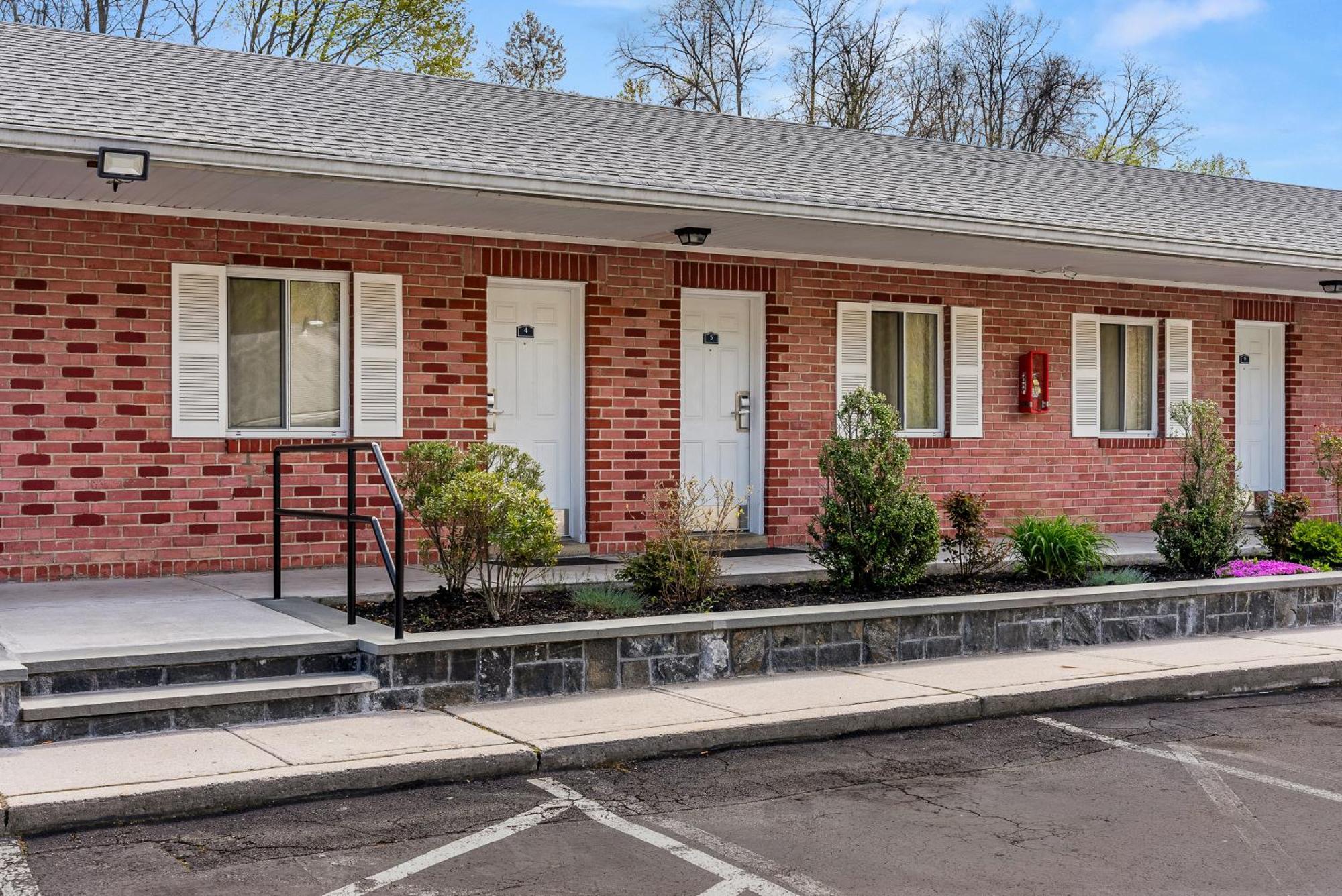 Ardsley Acres Hotel Court Exterior photo