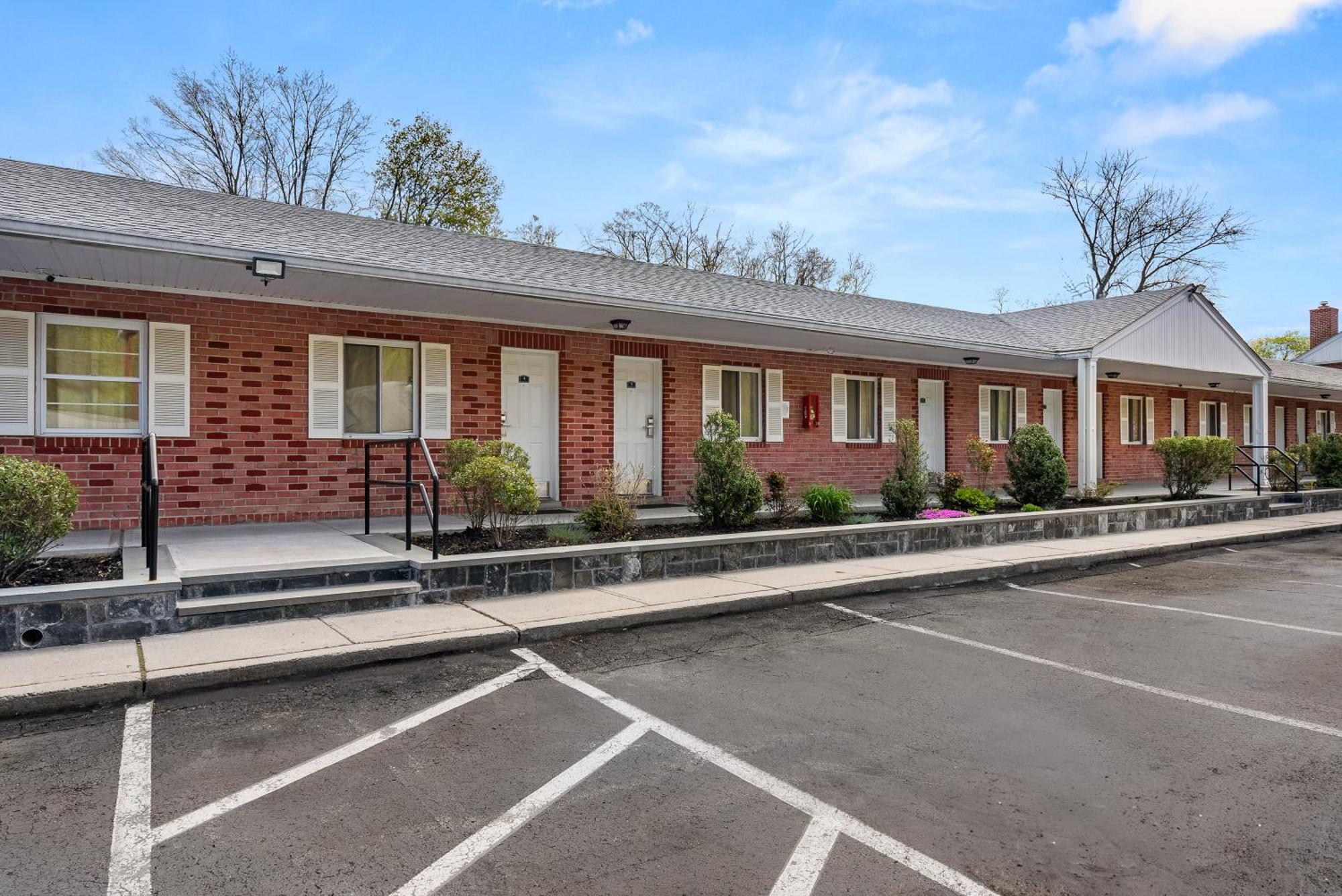 Ardsley Acres Hotel Court Exterior photo