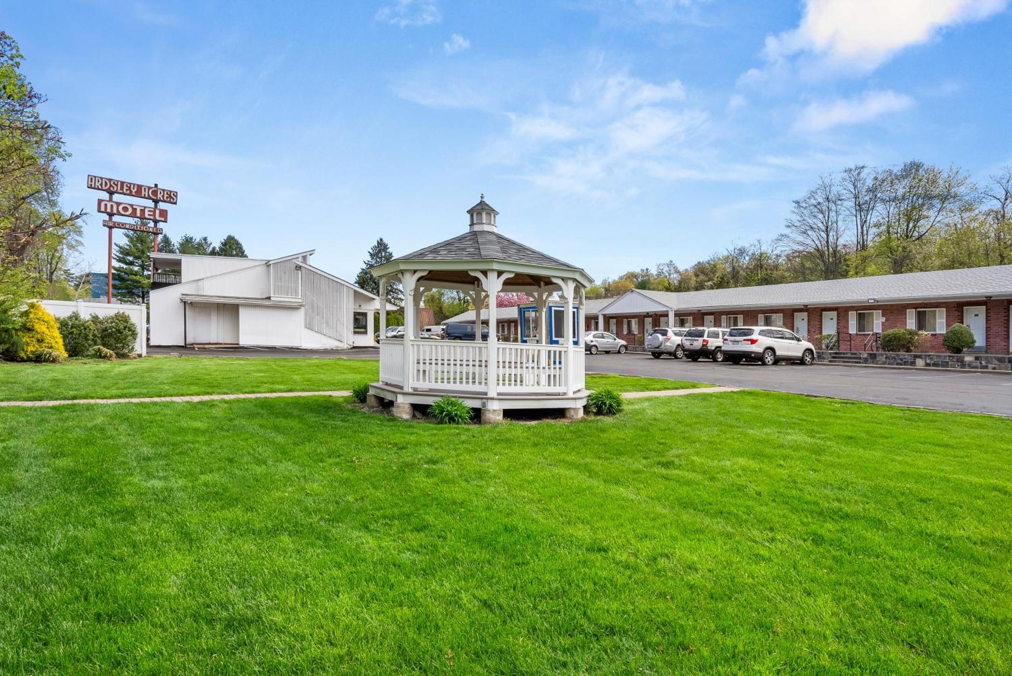 Ardsley Acres Hotel Court Exterior photo