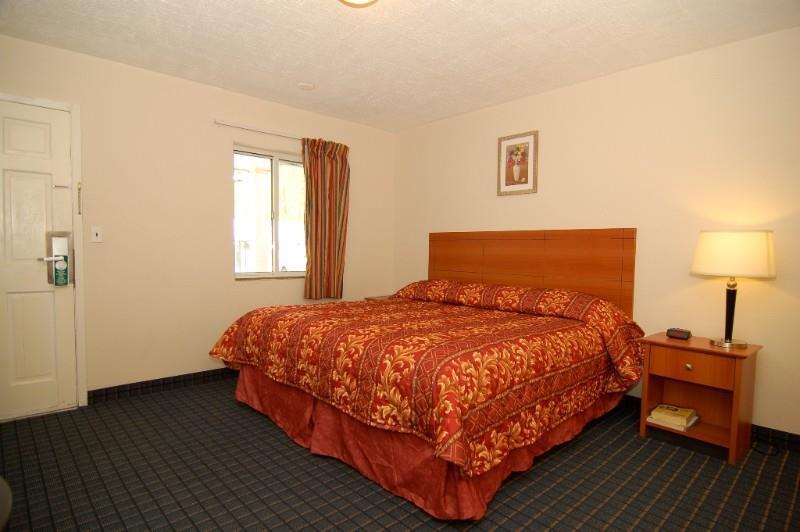 Ardsley Acres Hotel Court Room photo